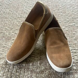 Ugg women’s size 9 brown suede slip on sneakers